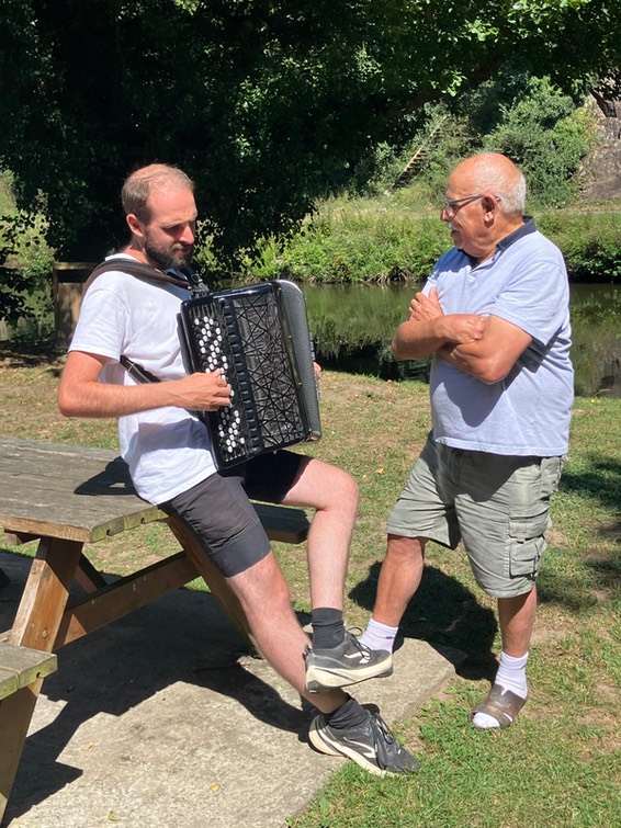 9372d0c6-833f-4fba-8a68-d72a11deaf21