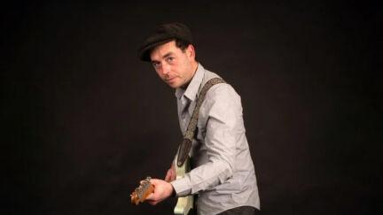 Thomas Aubé à la guitare