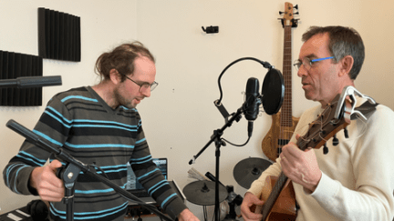 Enregistrement de Jean-Marc (guitare et voix)