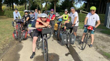 Les cyclistes d'itivemu prêts pour le départ
