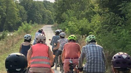Les cyclistes d'itivemu en chemin