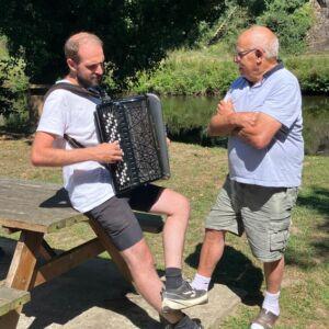 Rencontre entre Jean-Claude, accordéoniste et Pamphile
