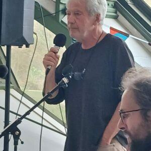 Jacques pendant le karaoké live