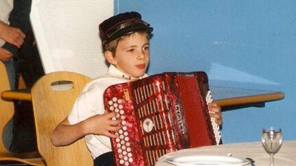 Pamphile à l'accordéon au lycée Clemenceau en 2003