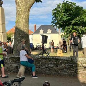 Pamphile en concert place de l'église à Moutiers