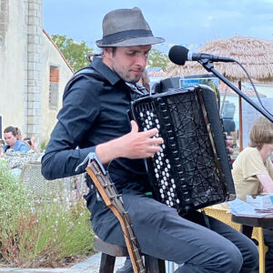 Concert à l'accordéon par Pamphile à l'Angélus de Longeville.